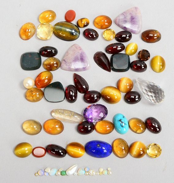 Edelstein-Sammlung (Tigerauge, Granat, Citrin, Bergkristall, u.a.) - überw. Cabochons