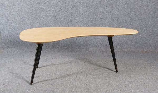 Walter Knoll & Co., 'Tisch 321', Platte massiver Ahorn, Entw. Heinz Vetter; Breite 139 cm