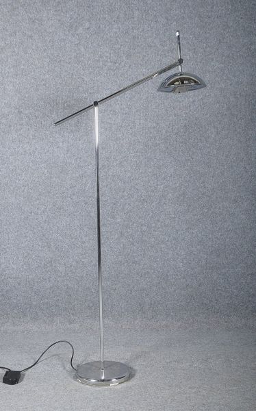 Relco/Mailand, Halogen-Stehlampe, verchr. Stahlrohr, mit Fußschalter/dimmb.