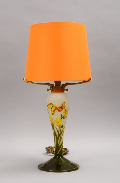 La Rochère/Frankr., Tischlampe, Glasfuß mit Ätzdekor (Schmetterlingsmotive); Höhe 75 cm