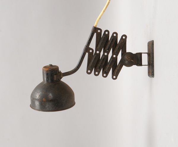 Albert & Bause/Neheim-Hüsten, alte Wandlampe, Scherenauszug, orig. Zust.; Ø 15,5 cm