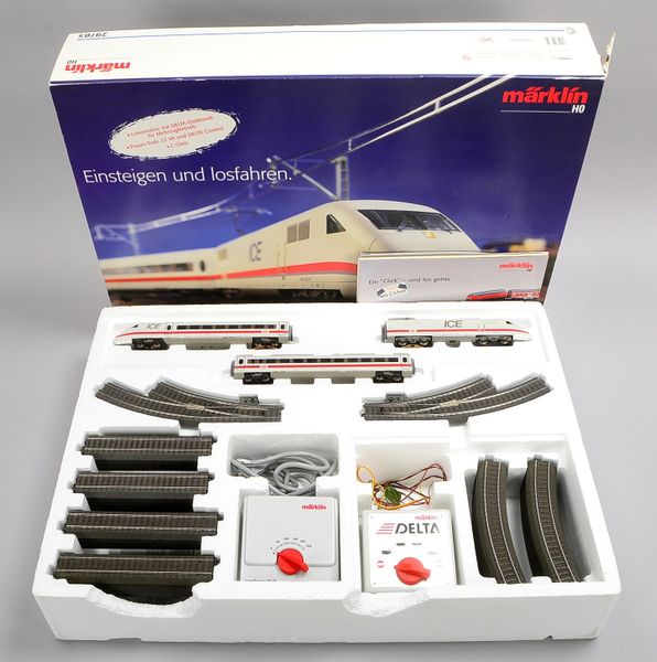 Märklin 'H0', Nr. '29785': Lok für Mehrzugbetrieb, Trafo, Delta-Control, Gleise