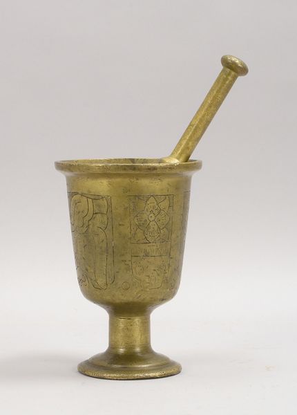 Mörser mit Pistill, Bronze, umlaufend Ornamente/arab. Schrift; Höhe 21 cm, Ø 14,5 cm