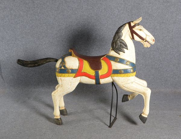 Holzfigur, 'Karussellpferd', Holz mehrf. gefasst, auf Metallstand; Höhe 120 cm, Länge 146 cm