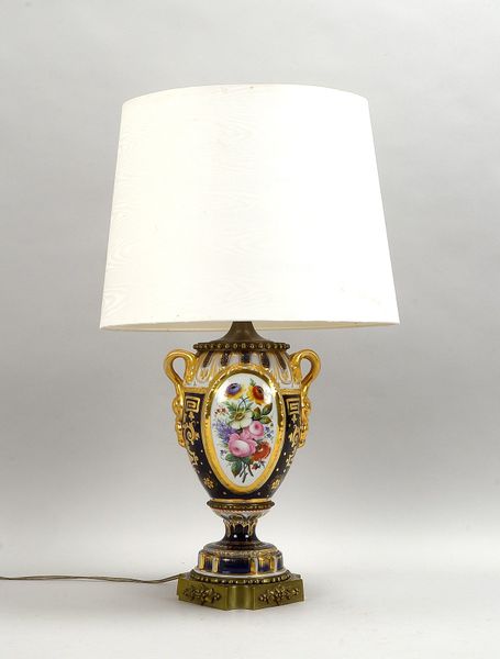 Porz.-Tischlampe, 1-fl., kobaltbl./goldstaff., handbem., Seidenschirm, Bronze-Sockel