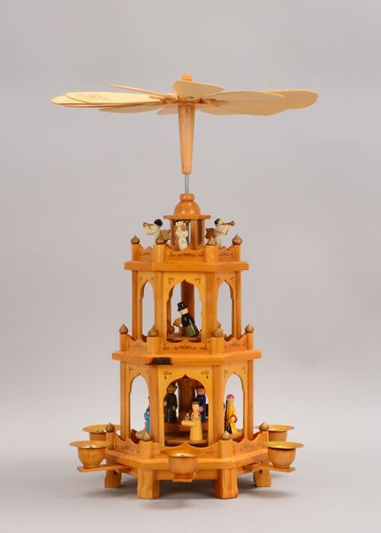 Weihnachtspyramide (Bad Aibling/Oberbayern), im Originalkarton; Höhe ca. 44 cm
