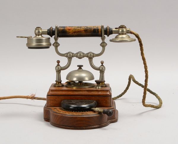 Vintage-Telefon (Schweden, um 1900), 'Ericsson', Holzgehäuse/Metallgabel, orig. Kabel