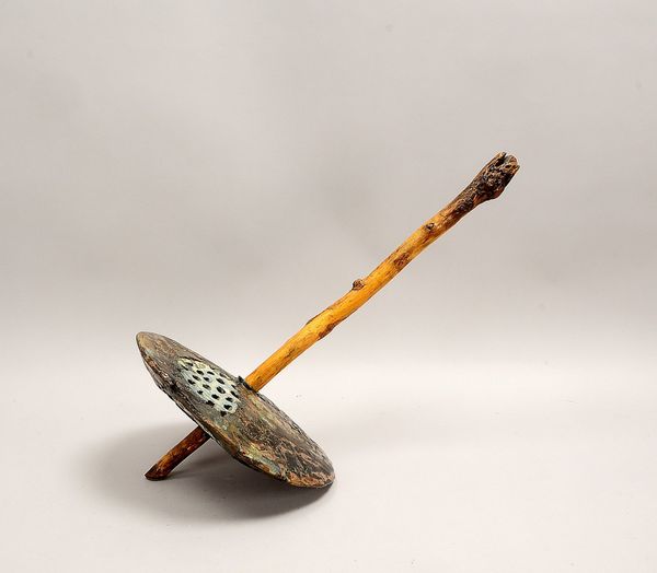 Skulpturales Kunstobjekt, 'Kreisel', Keramik und Holz/Eisen, polychrome Glasur