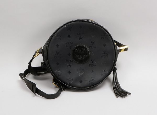 MCM, Designer-Handtasche, runde Form, schwarz, mit Schulterriemen; Ø 25 cm