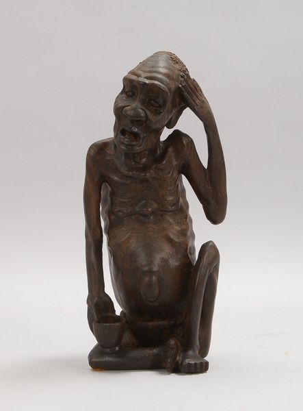 Holzskulptur, 'Bettler' - in sitzender Haltung, Hartholz mit feiner Maserung; Höhe 37,5 cm