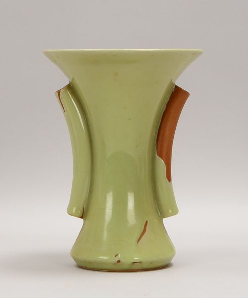 Trompetenvase, Porzellan mit seladonfarbener Glasur, 2x seitl. Handhaben; Höhe 25 cm