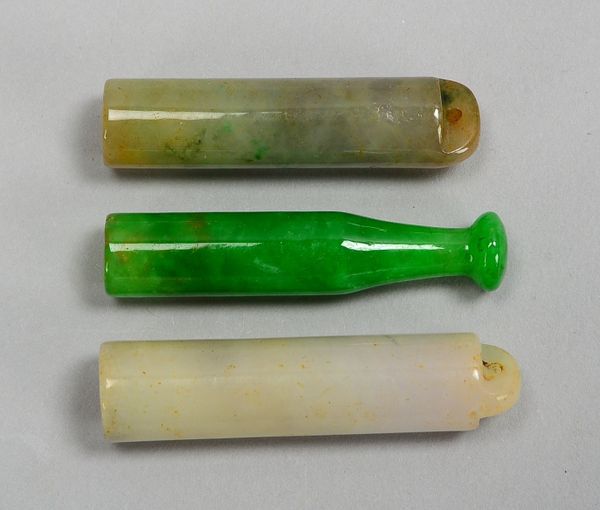 Jade-Sammlerkonvolut, 3 Teile: 2x Fächergriffe, 1 Pfeifen-Mundstück; Länge bis 5 cm