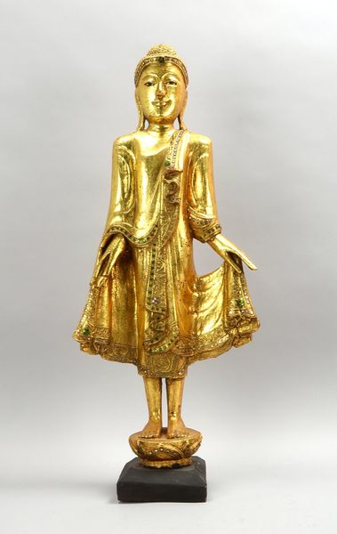 Holzfigur, 'Buddha-Statue', vergoldet, mit Glas-/Steinbesatz, auf Holzsockel; Höhe 83 cm