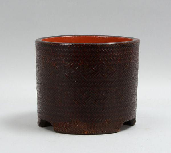 Pinselhalter (China), Bambus, Gefäß rot gefasst; Höhe 19 cm, Ø 23 cm