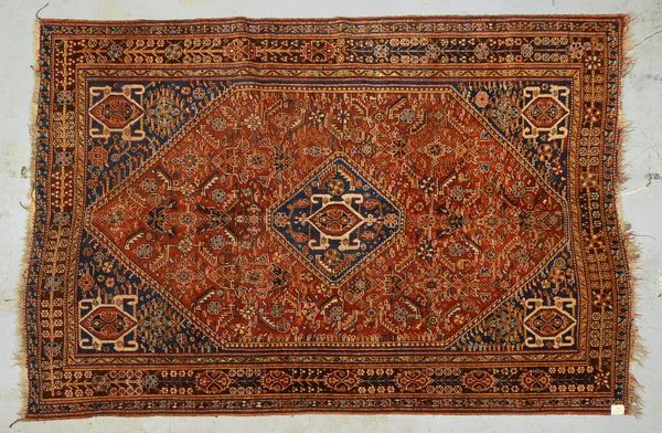 Antiker Gashgai, mittelfeine Knüpfung auf Ziegenhaar; Maße 248 x 166 cm