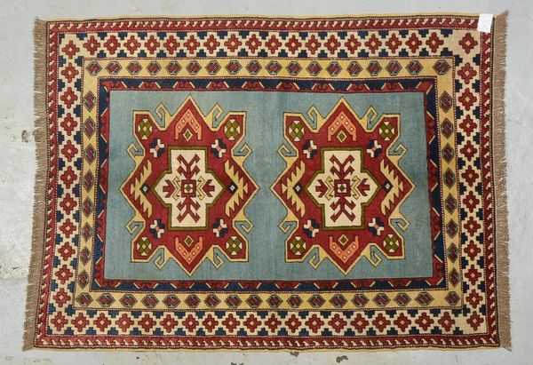 Kars-Kazak, ringsum komplett, Flor in gutem Zustand; Maße 179 x 135 cm