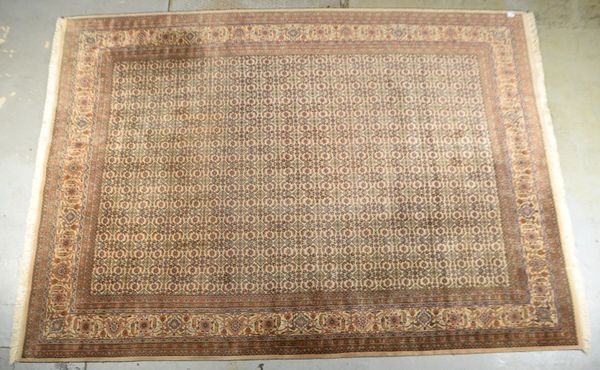 Indo-Orientteppich, mittelfeine Kn., mit Herati-Muster, guter Zust.; Maße 352 x 251 cm