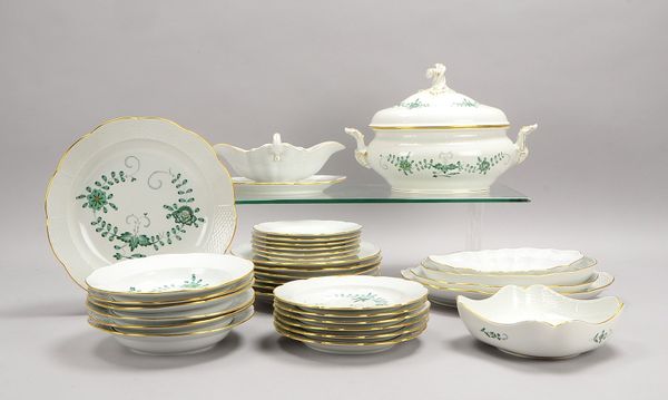Meissen, Speiseservice, Indisch Grün, für 6 Pers.: Terrine, Saucière, div. Tellersätze