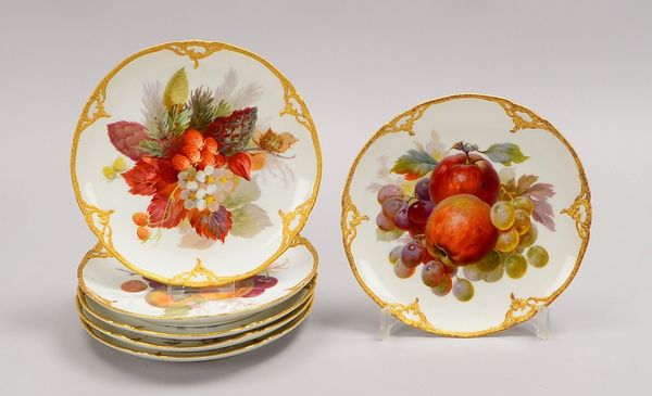 KPM Berlin, 6 Wandteller, Obstmotive, relief. Rocaillenrand, Wandaufh.; Ø 22 cm