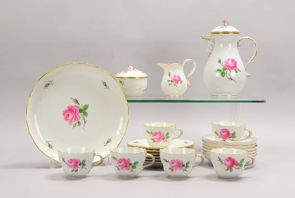 Meissen, Kaffeeservice, Dekor Rote Rose, kompl. für 6 Pers., mit gr. Gebäckplatte