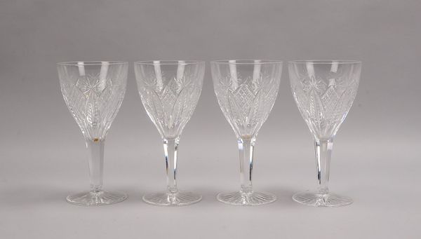 4 Pokalgäser, Bleikristall, fein beschliffen, 6-kantiger Stängel; Höhe 24 cm