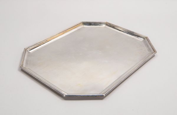 Koch & Bergfeld, Serviertablett, 800 Silber, oktogonale Form; Gewicht 1.440 g