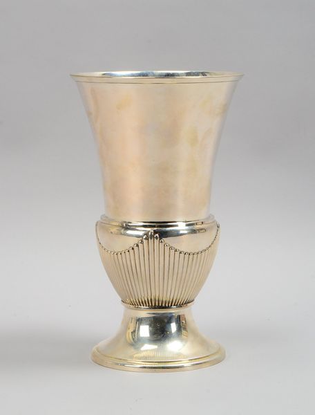 Große Vase, 830 Silber, konische Wandung/teils godroniert; Gewicht 575 g