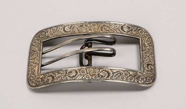 Gürtelschnalle, 925 Sterlingsilber, 2-f. Dornenschließe; Maße 10 x 6 cm, Gewicht 63,41 g