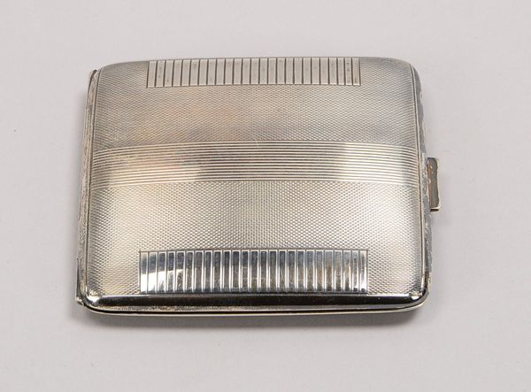 Zigarettenetui, 835 Silber, neuwertig; Maße 9 x 8 cm, Gewicht 77,32 g