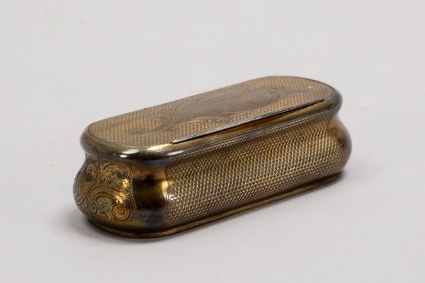 Etui, 800 Silbe, ovale Form, guillochiert/innenverg., scharn. Deckel/graviert; Gewicht 90 g