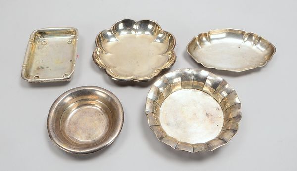 5 Schalen, 800/835 Silber, versch. Ausf. (3x rund, 1x oval, 1x rechteckig); Gewicht 649 g