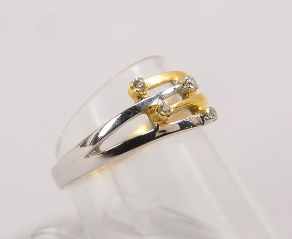 Ring, 585 WG/GG (gest.), besetzt mit 4x kl. Diamanten; RG 54, Gewicht 2,20 g