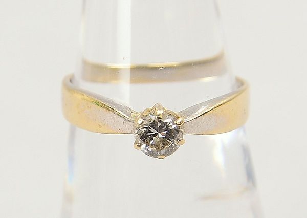 Ring, 585 WG (gest.), mit einzelnem Brill./ca. 0,25 ct; RG 51, Gewicht 2,10 g