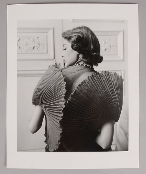 Relang, R., Modefotografie Paris 1951 (Slg. Münchner Stadtmuseum); Maße 30 x 24 cm