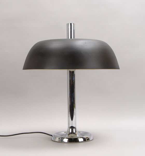 Hillebrand, Tischleuchte, 3-fl., Stahlschirm/Chromfuß, Schnurschalter; Höhe 74,5 cm