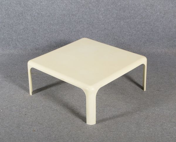 Studio Artemide, Beistelltisch, Demetrio 70, Entwurf: V. Magistretti; Maße 70 x 70 x 30 cm