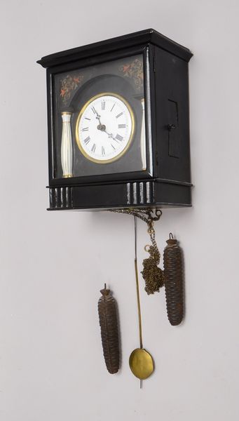 Kastenuhr, Werk mit Pendel und Zapfen, Holzgehäuse, Emaille-Ziffernblatt; Höhe 28 cm