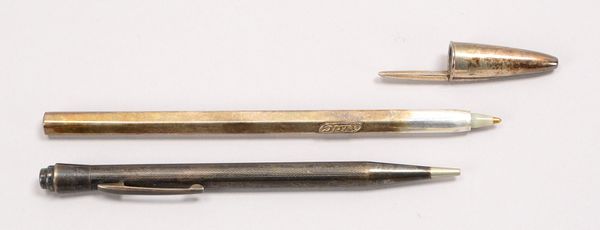 2 Schreibgeräte, 925 Silber-Gehäuse: Bleistift und Bic-Kugelschreiber; Gewicht 60 g
