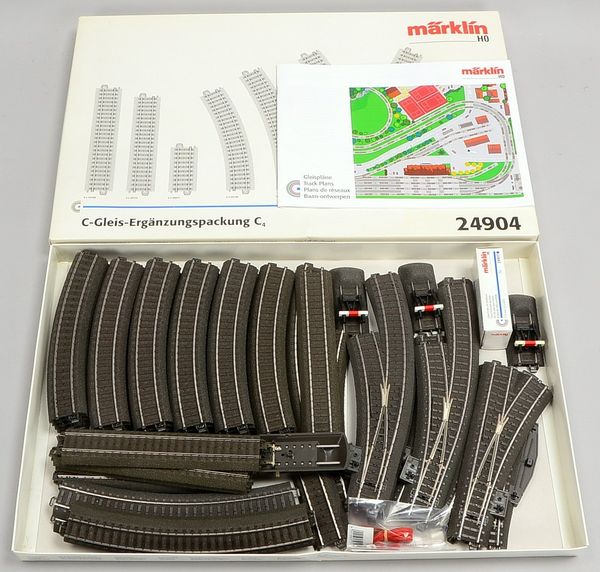 Modelleisenbahn-Zub.: Gleise/Gleisanlage mit Gleisplänen, versch. Ausf.