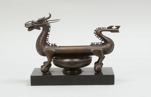 Weihrauchbrenner, Bronze, Schale unter Drachenfigur, auf Marmorsockel; Länge 21 cm