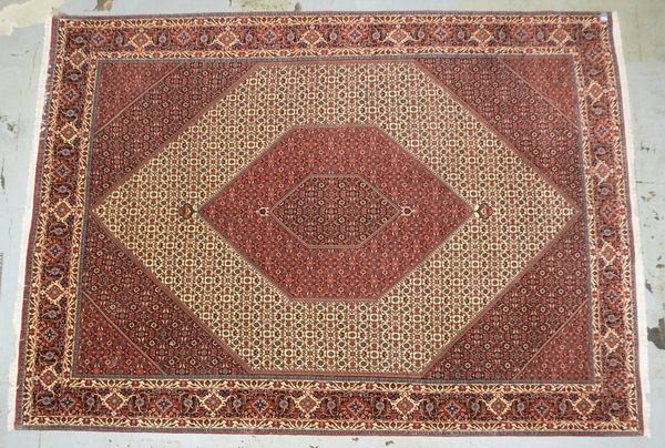 Bidjar, feine Knüpfung, dichter Flor - in gutem Zustand; Maße 352 x 252 cm