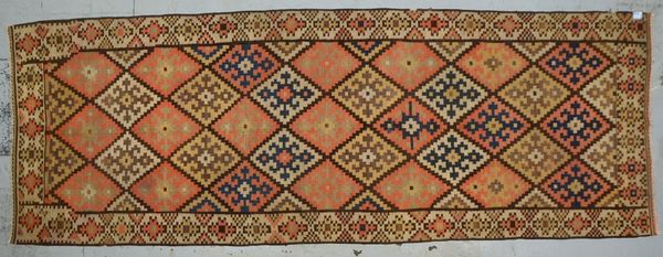 Kelim (Kurdistan) in insgesamt gutem Erhaltungszustand; Maße 260 x 132 cm
