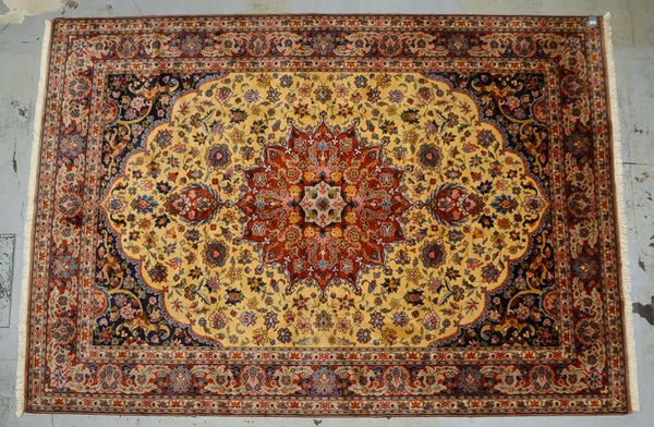 Yazd (Iran), ringsum komplett, Flor in gutem gepflegtem Zustand; Maße 350 x 244 cm