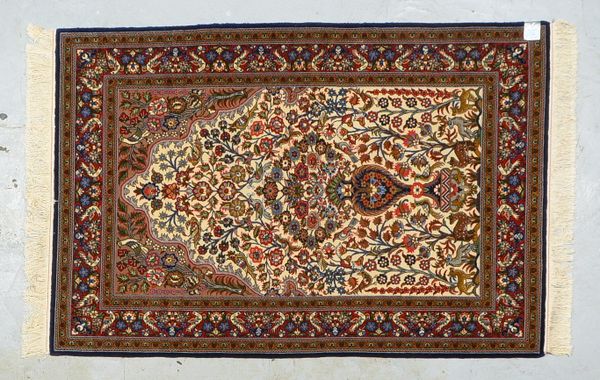 Ghom, feine Knüpfung, mit Paradiesmotiv, ringsum komplett, sehr guter Zustand