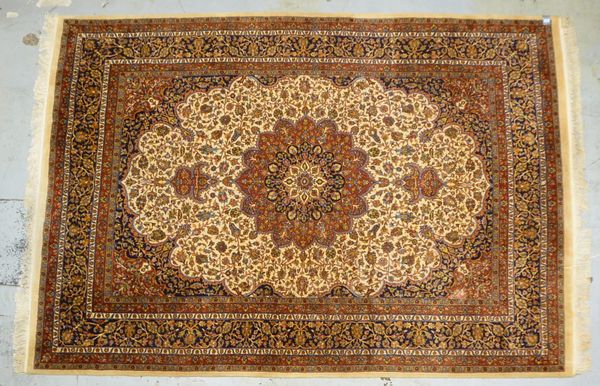 Indo-Orientteppich, feste mittelfeine Knüpfung, hochflorig - in gutem Zustand