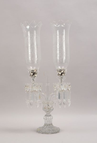 Original 'Baccarat'-Glasleuchter, 2-flammig, mit 2x Verrinen, 2x aufgesteckte Glasschirme mit feinst