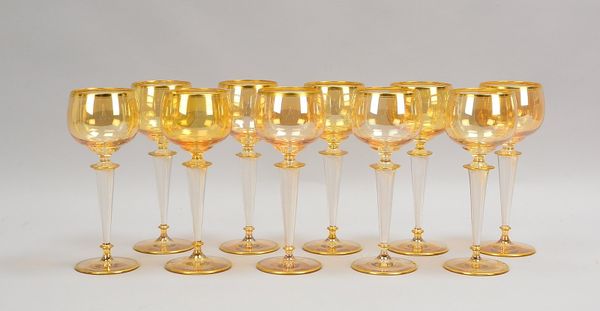 Bohemian Hock/Tschechien, Satz Weingläser, mundgeblasenes Glas, bernsteinfarbene Kuppa/leicht irisie