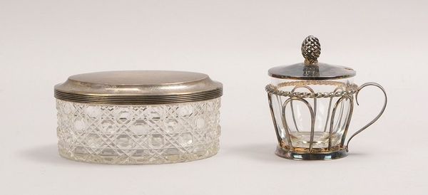 2 Glasgefäße, verschiedene Ausführungen, jeweils mit Silber-Montierung: 1x Kristallglas/geschliffen;