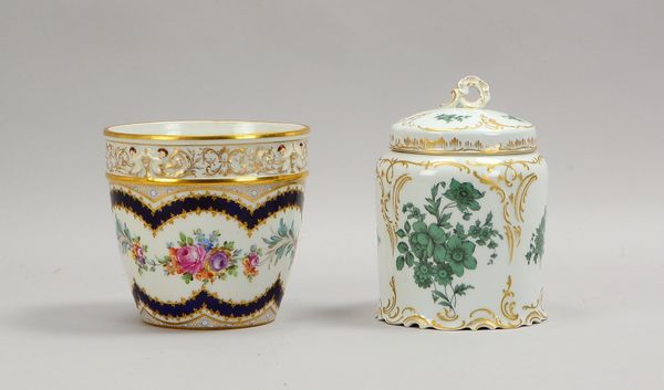 Rosenthal-Teegefäß, Höhe 17,5 cm; und Potschappel-Übertopf, Entw. C. Thieme, Höhe 14 cm