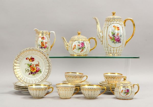 Württemberg Porzellan, Tee-/Kaffee-Restservice, mit Blumendekor und Goldstaffage, umfassend: Kaffeek